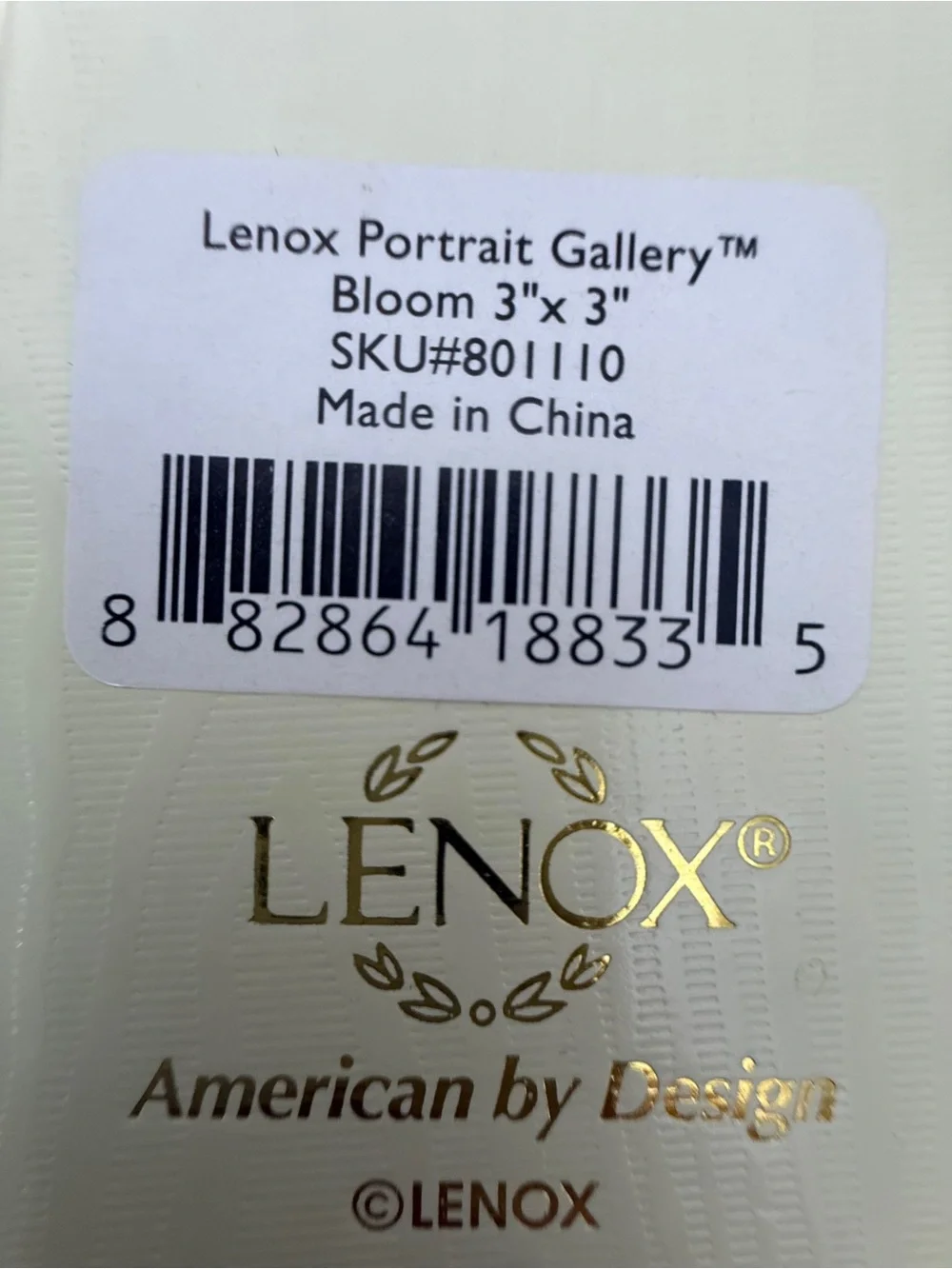 Lenox Cream Ceramic Scalloped Frame with Gold Edge